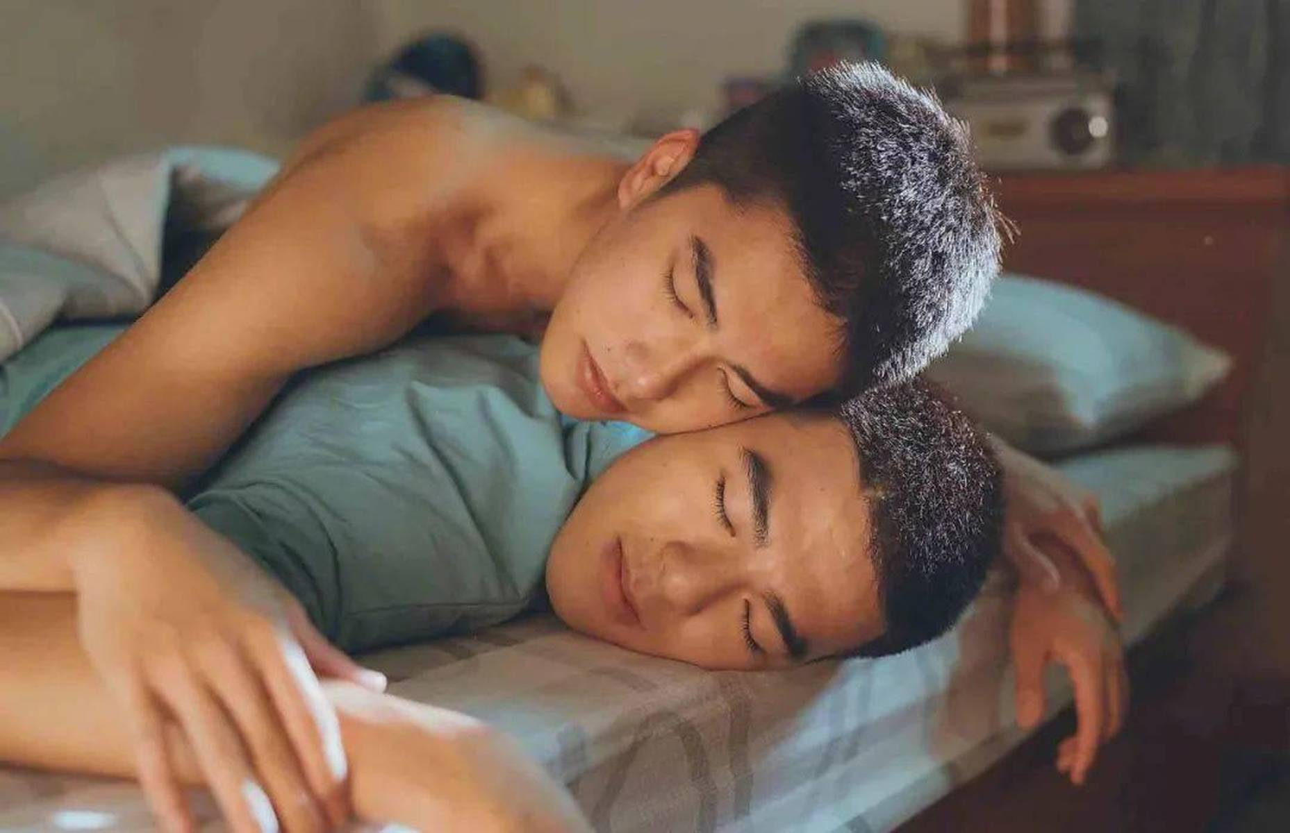 优质男同片网站推荐，热门同志影视资源，免费在线观看高清男同电影