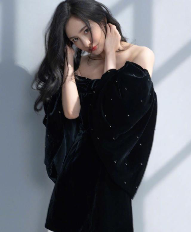 熟女老熟妇风韵犹存，魅力不减当年，展现成熟女性独特韵味