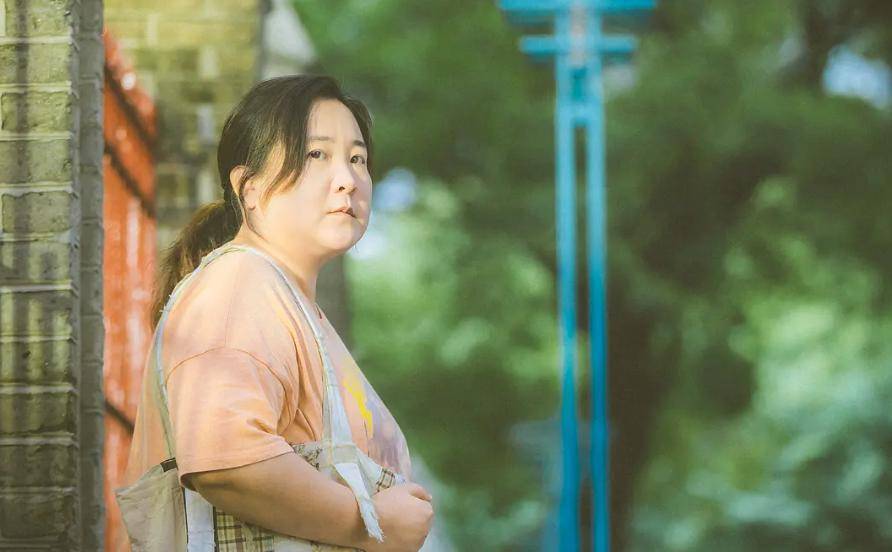 肥胖老女人特1级毛片震撼上线，独家揭秘真实故事，满足你的好奇心与期待
