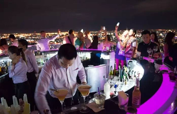 欧美一级夜夜爽，激情狂欢不停歇，尽享欧美顶级夜生活盛宴