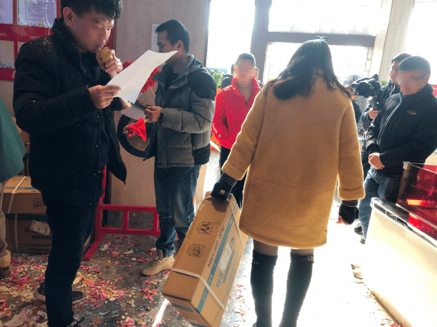 少妇一级婬片免费放理发店浜,真实偷拍视频流出,理发店隐秘角落曝光,网友热议不断 少妇一级婬片免费放理发店浜,真实偷拍视频流出,理发店隐秘角落曝光,网友热议不断