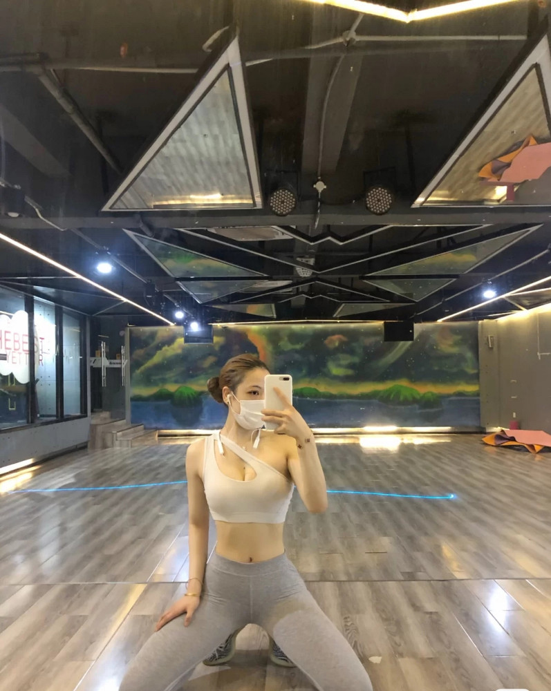 蜜臀天天色日噜噜噜打造完美曲线，性感蜜臀秘诀，天天迷人色日