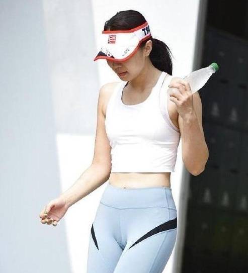 中国老熟妇的优雅魅力与生活智慧，展现成熟女性风采，品味岁月沉淀之美