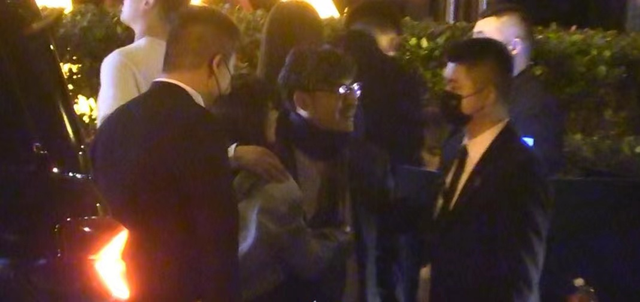 美女光溜溜视频流出引热议，网友疯狂点击，真实画面令人惊叹