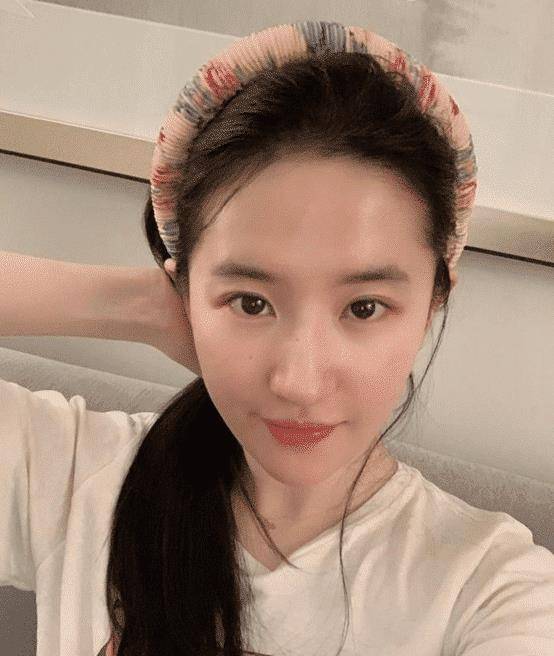 亚洲免费自拍分享精彩瞬间，探索自拍技巧，展现独特魅力