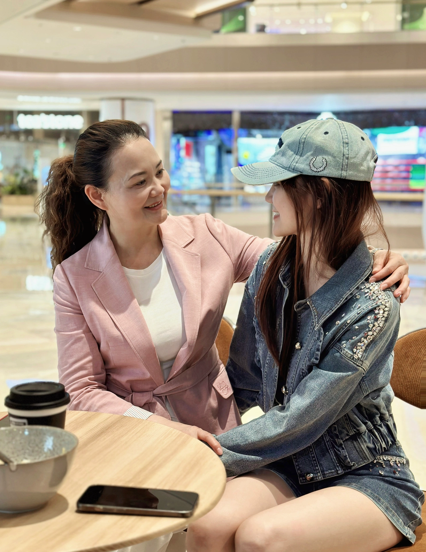母女自慰高潮的隐秘快感，探索女性情欲世界，母女共赴愉悦巅峰