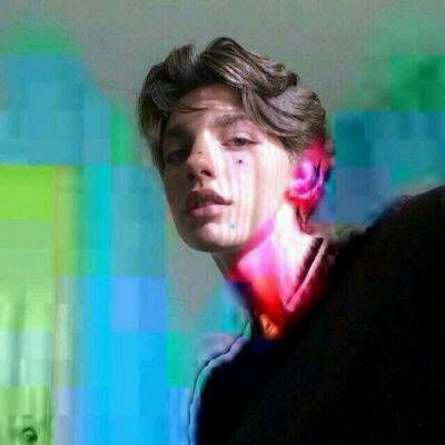 欧美老头和老男人互吃aGy引发热议，探讨老年同性情感，社会包容与多元文化共存