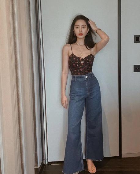 老熟女重口味风情万种,欲望交织,禁忌诱惑令人沉醉 老熟女重口味风情万种,欲望交织,禁忌诱惑令人沉醉