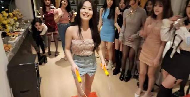 1.美女帅哥做爱直播间火热开播
