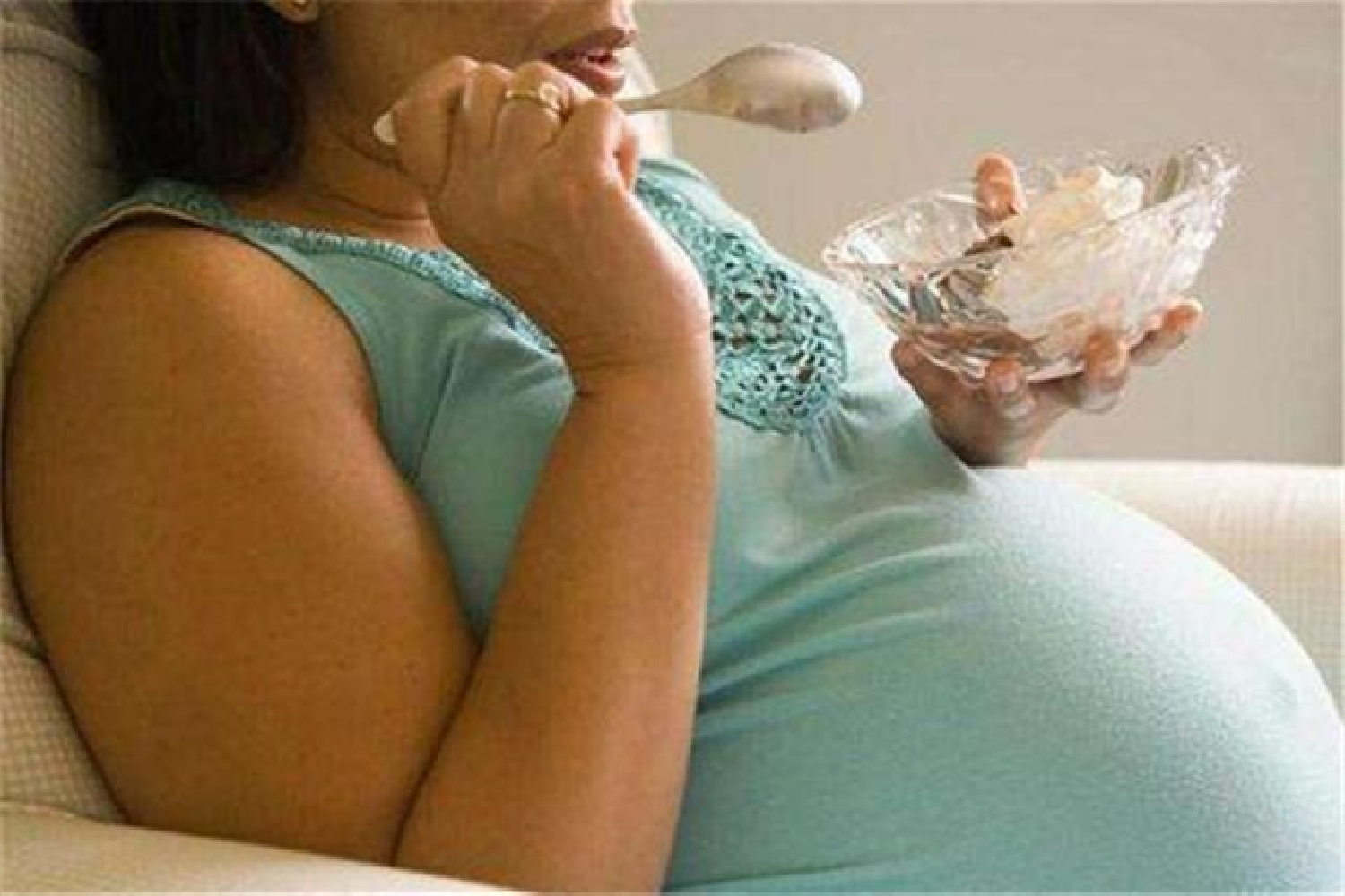 大肚子孕妇啪啪视频真实记录，孕期夫妻生活揭秘，健康指南分享