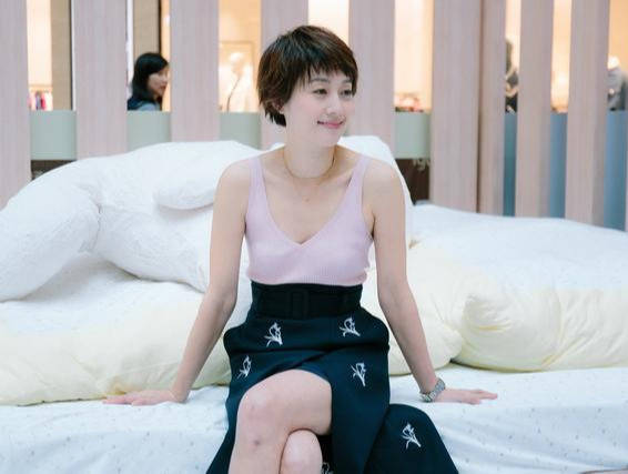 人妻丰满熟妇激情无码精品，魅力熟女诱惑，无码高清私拍，性感人妻大胆出镜