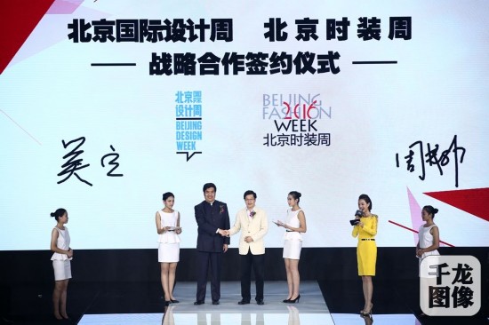 2.白嫩少妇一区惊艳登场，优雅气质，完美呈现