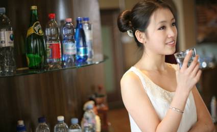 国产美女乱仑引发热议，探讨家庭伦理底线，社会道德与法律如何平衡