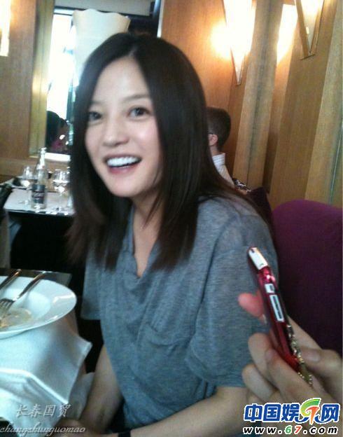 四川熟女大白屁股91爽浜引发热议，网友热议性感身材，真实生活照曝光