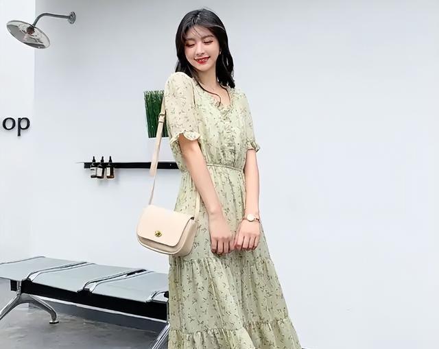 中国少妇浜的时尚穿搭秘籍，展现东方女性魅力，轻松打造优雅气质