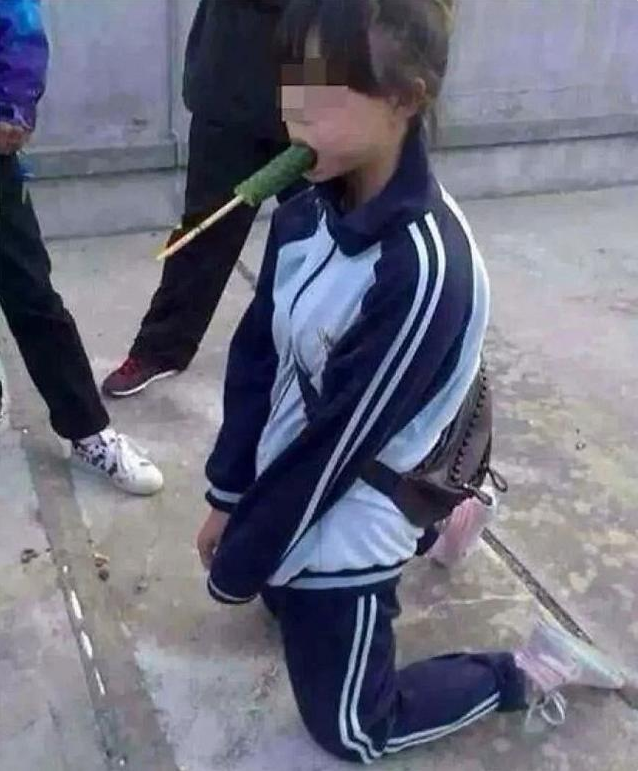 12岁裸体学生校园事件引发热议