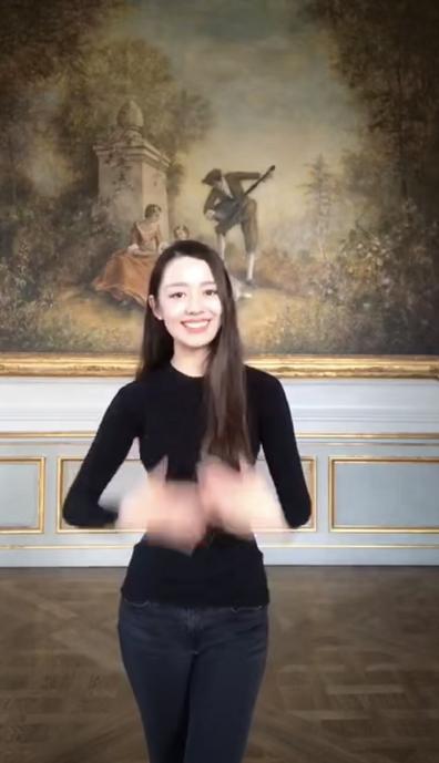 海外熟女视频精选，风情万种，魅力无限，尽显成熟女性优雅气质