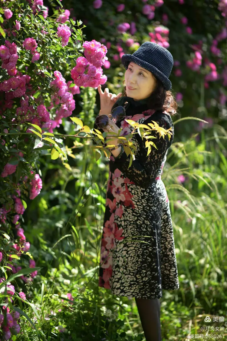 婷婷五月激情六月丁香av绽放夏日浪漫，五月热情似火，六月芬芳满园