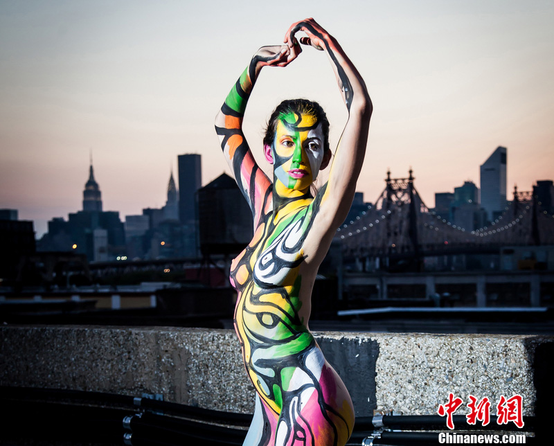 GOGO人体大胆裸体艺术，探索自由之美，展现真实自我，感受无拘束创意表达