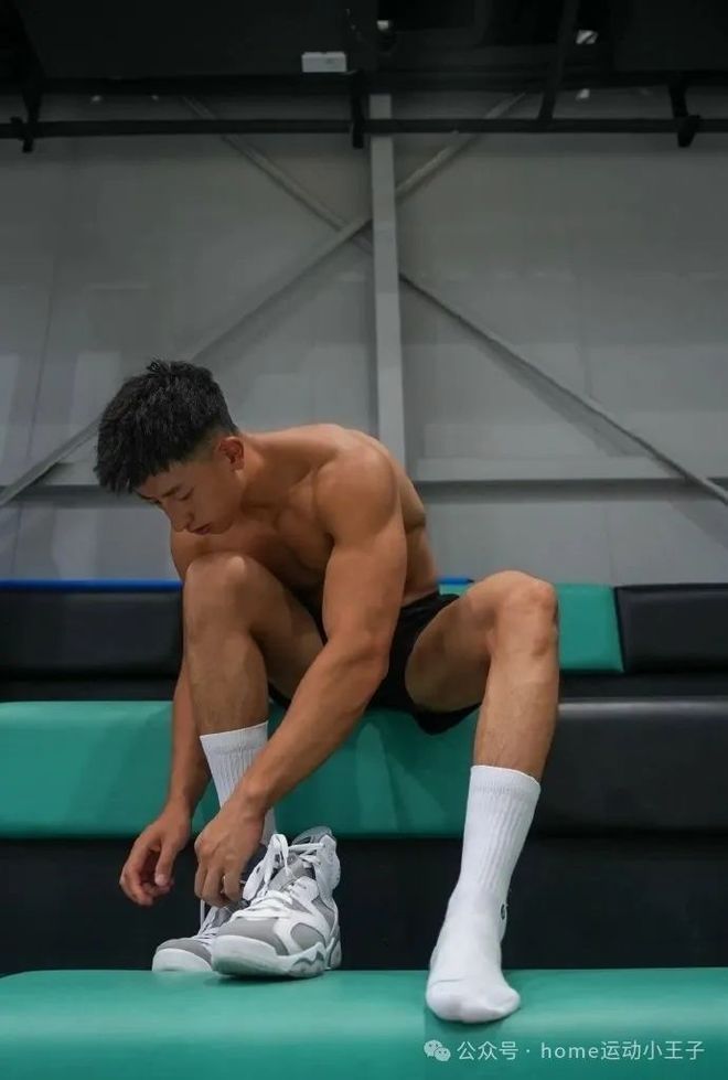 1.台湾帅男深喉GV激情片段