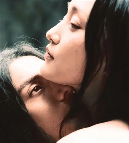 乳妻浜的秘密花园，温柔陷阱，爱与欲望交织的禁忌之恋