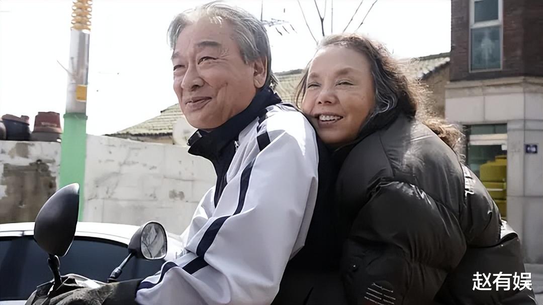 2.亚洲瘦老头同性70tv的隐秘往事，一段跨越岁月的爱恋，温暖人心