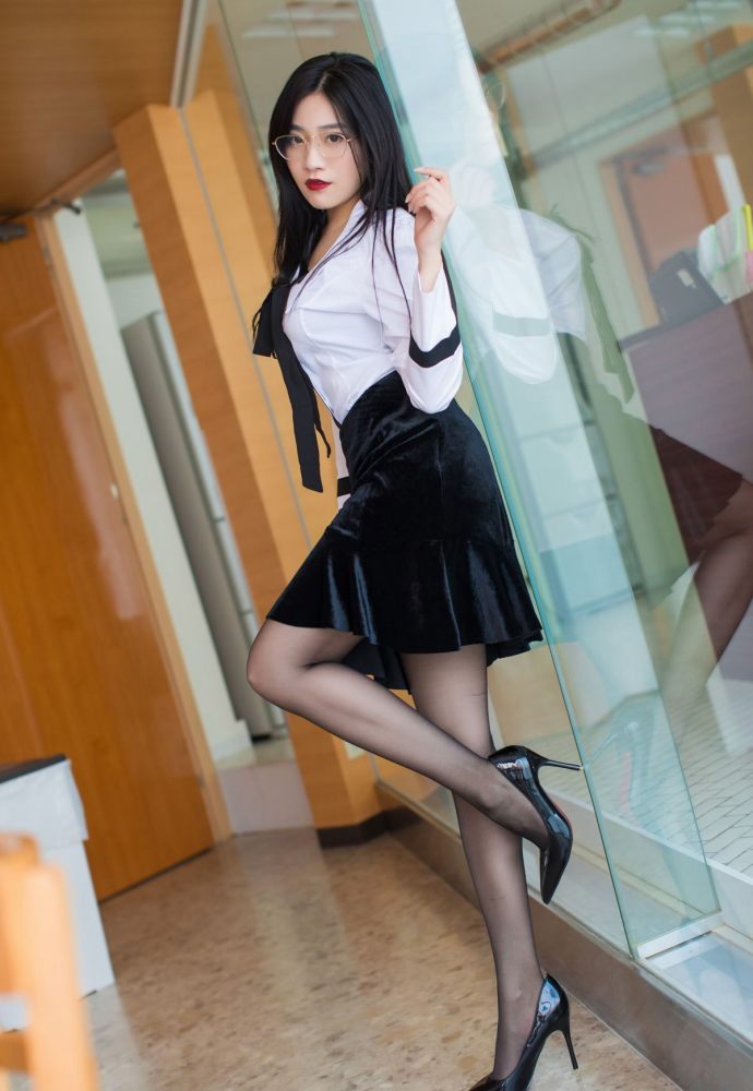 亚洲无码制服丝袜诱惑，高清视频合集，经典剧情演绎，满足你的视觉盛宴