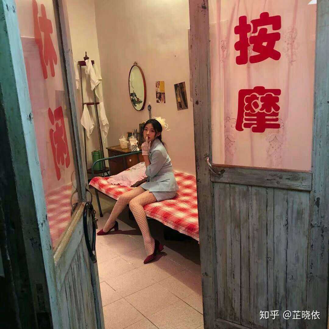 女友在情趣店被弄得呻吟声不断，探索隐秘快感，解锁全新体验，享受极致愉悦时刻