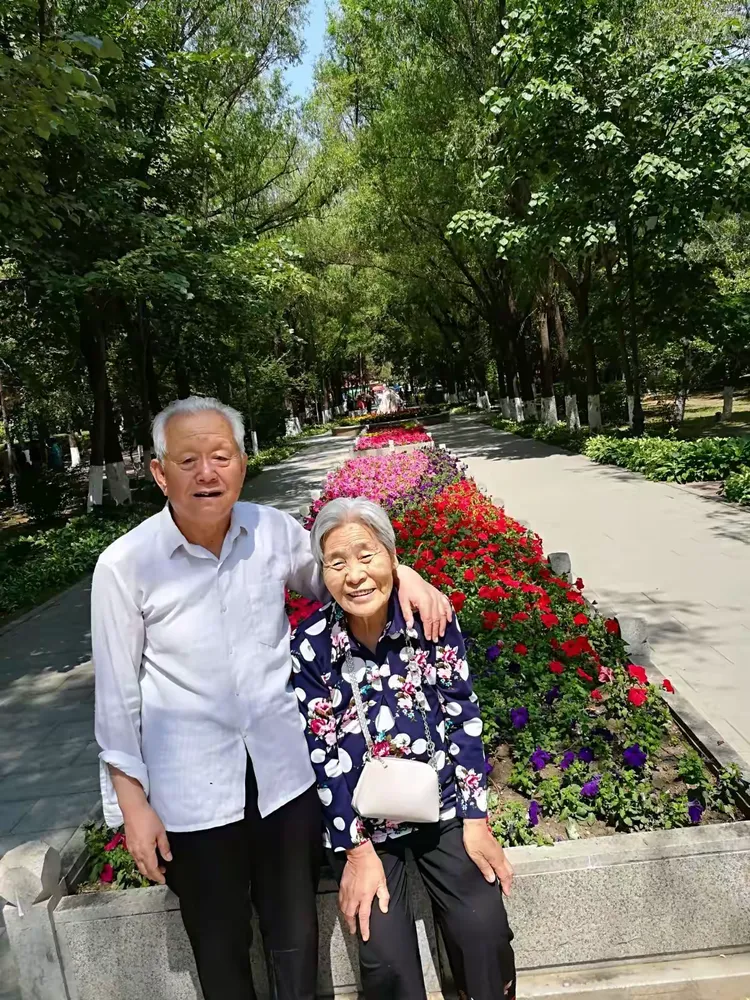 中国老人与老太做爰温情岁月，银发爱情故事，晚年幸福时光