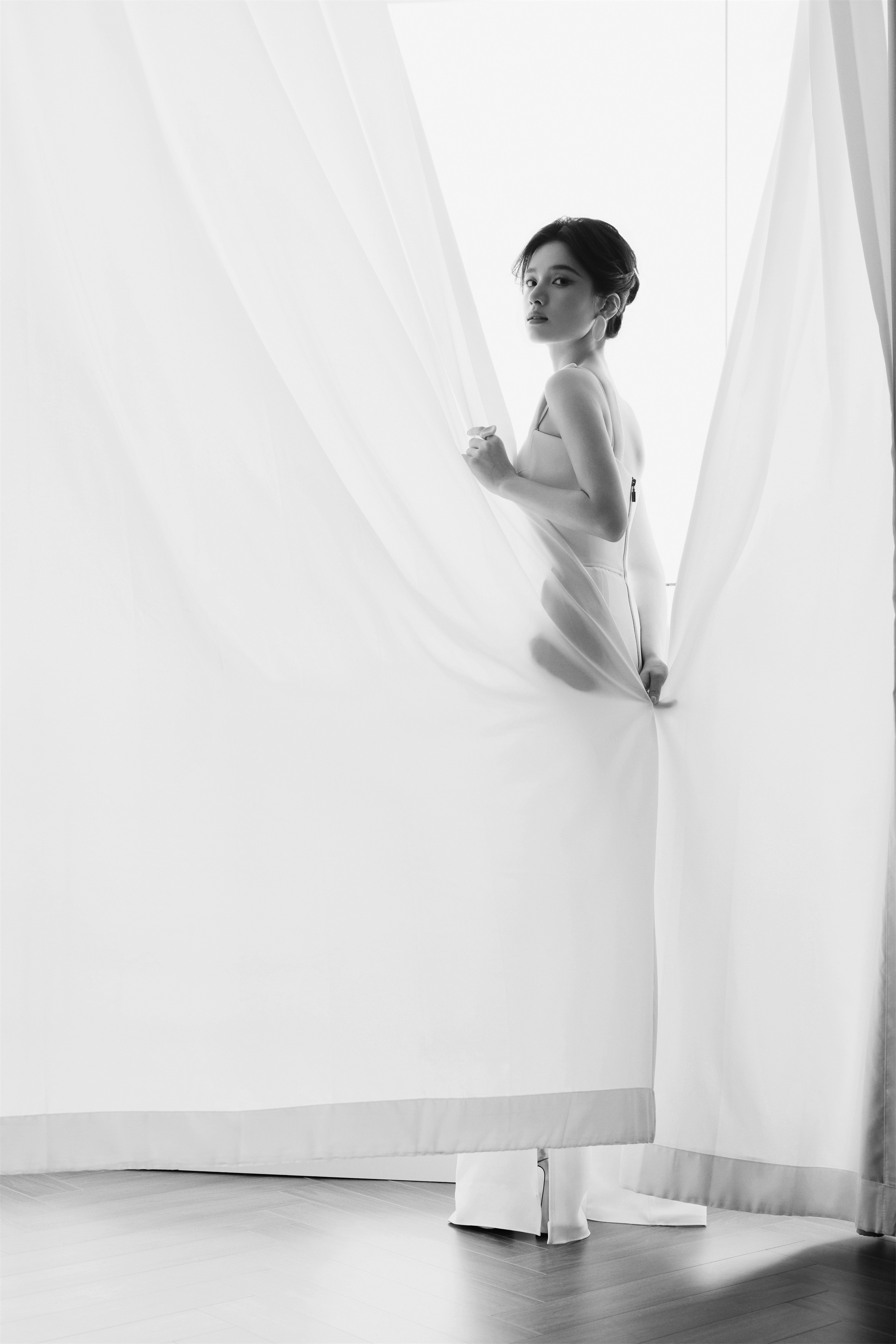 2.偷拍欧洲美女，街头风情，优雅瞬间，自然魅力绽放