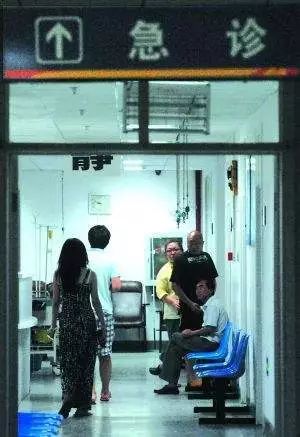 日本护士高潮喷水真实记录，职场秘密故事，深夜诊疗室惊人一幕