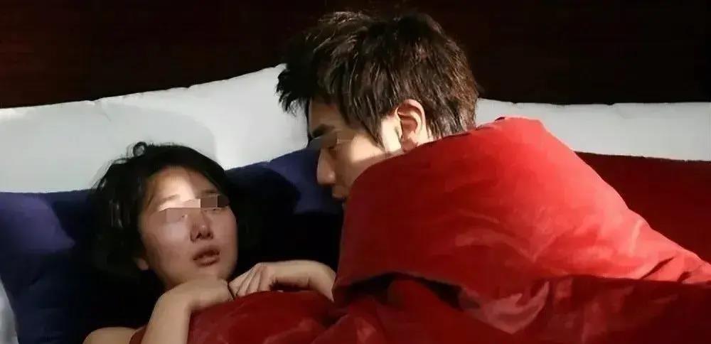 1.少妇偷情露脸隐秘情事曝光