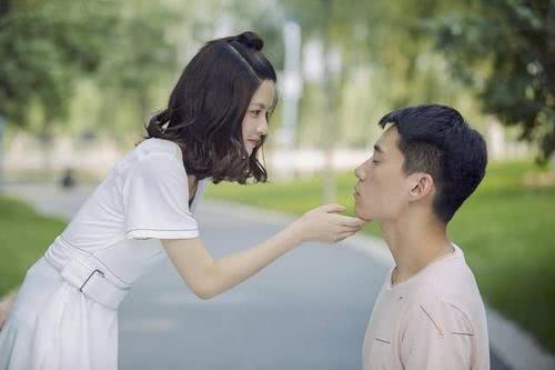 男人和女人干那种事视频揭秘两性亲密关系，探索情感与欲望，了解真实生理需求