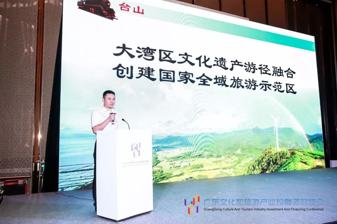 老熟女太老了A55V引发热议，探讨年龄与魅力，时尚圈新话题