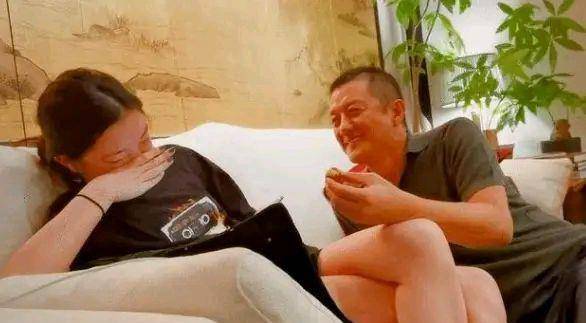 15岁少年沐浴视频引发热议，未成年隐私保护成焦点，家长需警惕网络风险