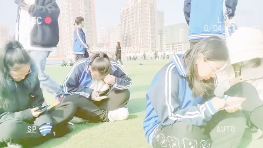 2.tk女学生vk挠腋窝搞笑瞬间，校园日常，欢乐互动记录