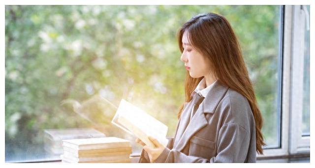 老婦女和小夥日B的奇妙相遇，跨越年齡的友誼故事，溫暖人心