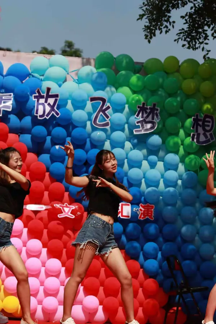 五月婷婷骚动人时刻，青春绽放美丽瞬间，梦想飞扬激情无限