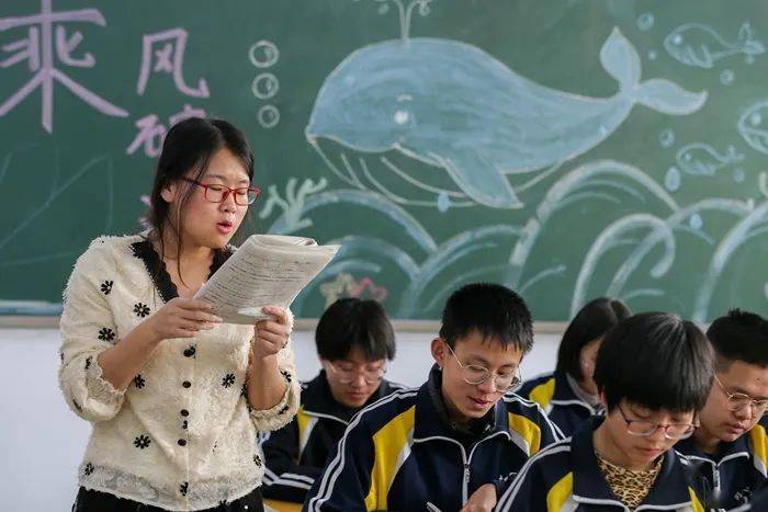 激情五月天av绽放青春梦想，点燃夏日热情，共享音乐盛宴