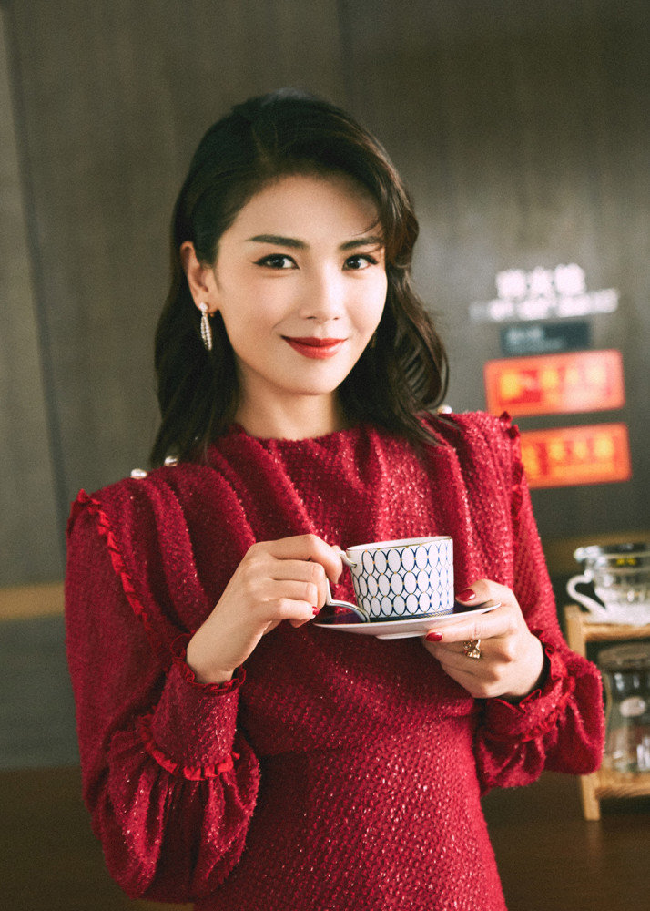 中国色老熟女韵味独特魅力四射,展现成熟女性优雅气质,时尚穿搭尽显东方之美 中国色老熟女韵味独特魅力四射,展现成熟女性优雅气质,时尚穿搭尽显东方之美