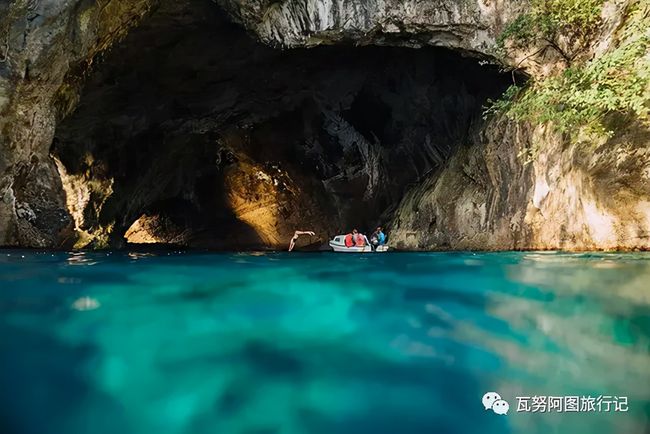 2.熟女浜旅行指南，发现隐秘美景，体验成熟女性专属度假胜地，感受别样风情