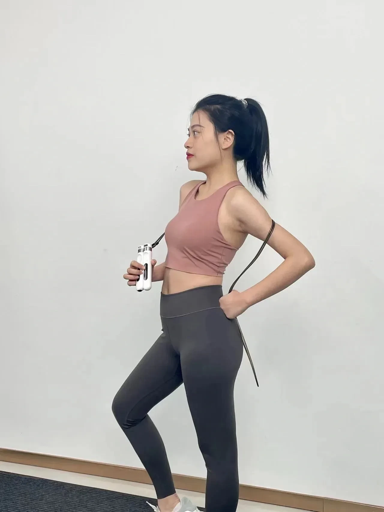 2.综合激情蜜臀训练法，高效燃脂紧致，展现性感身材