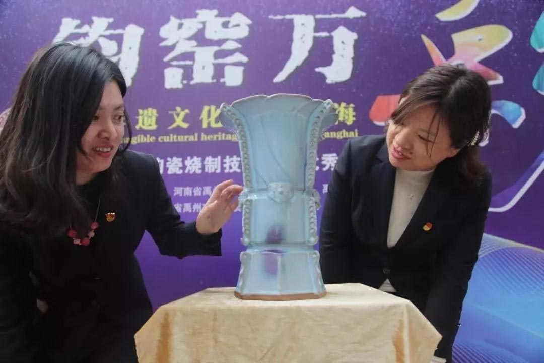 BBW丰满大肥奶肥婆的自信魅力，展现独特曲线美，吸引无数目光