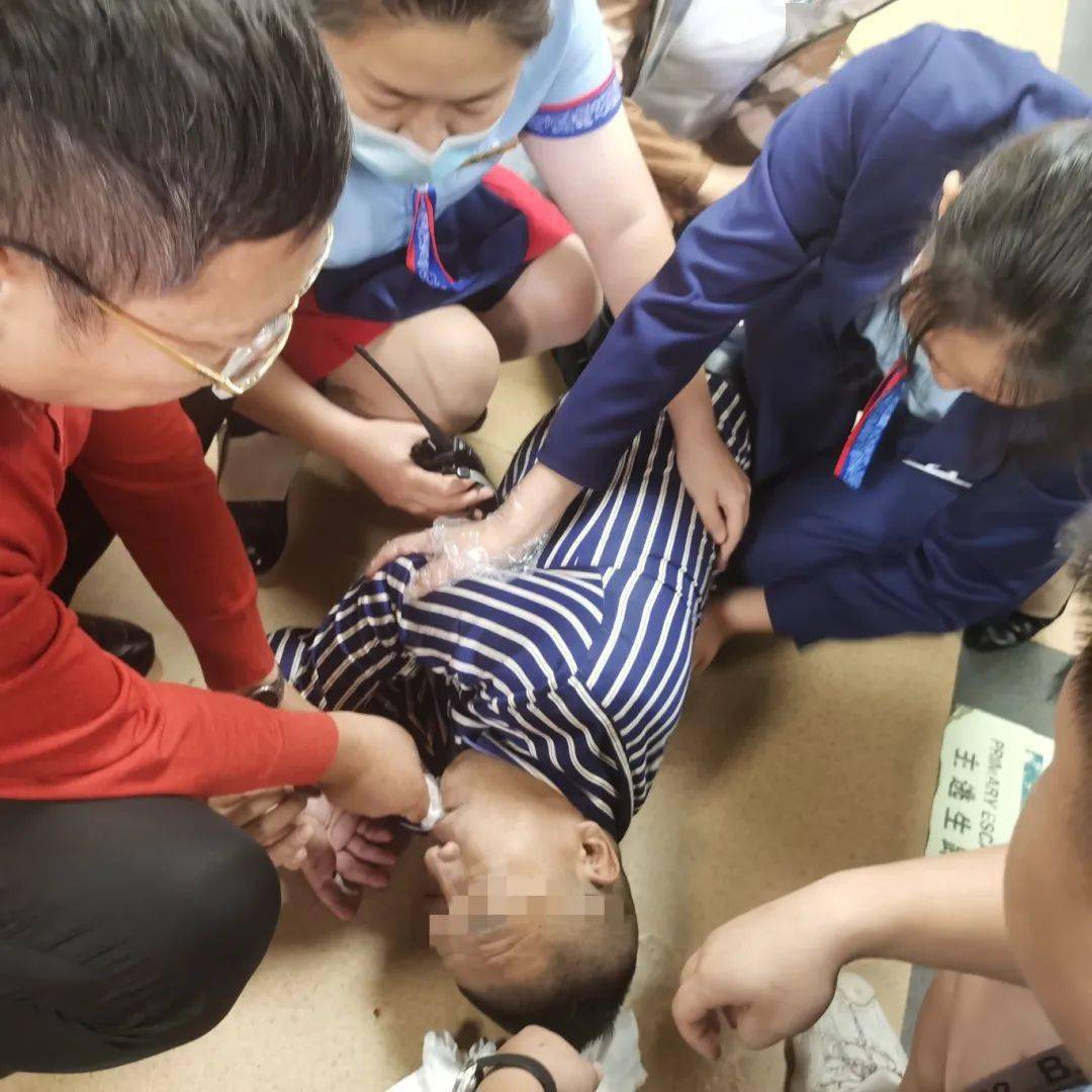 2.真人抽搐一进一出，惊险刺激全程，真实记录震撼画面，不容错过