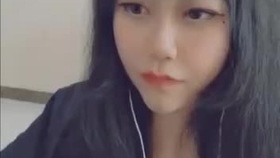 少妇晚上自慰全过程免费看浜，真实自拍视频流出，深夜独处激情瞬间