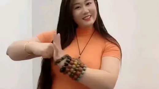 老熟女老肥婆BBW的丰满魅力与自信风采，展现成熟女性独特韵味，优雅从容不惧岁月