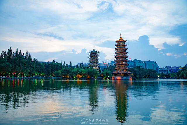 亚洲JIZZJIZZJIZZ18旅游攻略，必去景点，美食推荐，行程安排