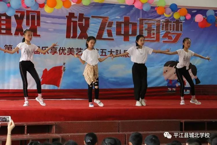 自由中国人心中的梦想与力量,追寻真实自我,探索无限可能 自由中国人心中的梦想与力量,追寻真实自我,探索无限可能