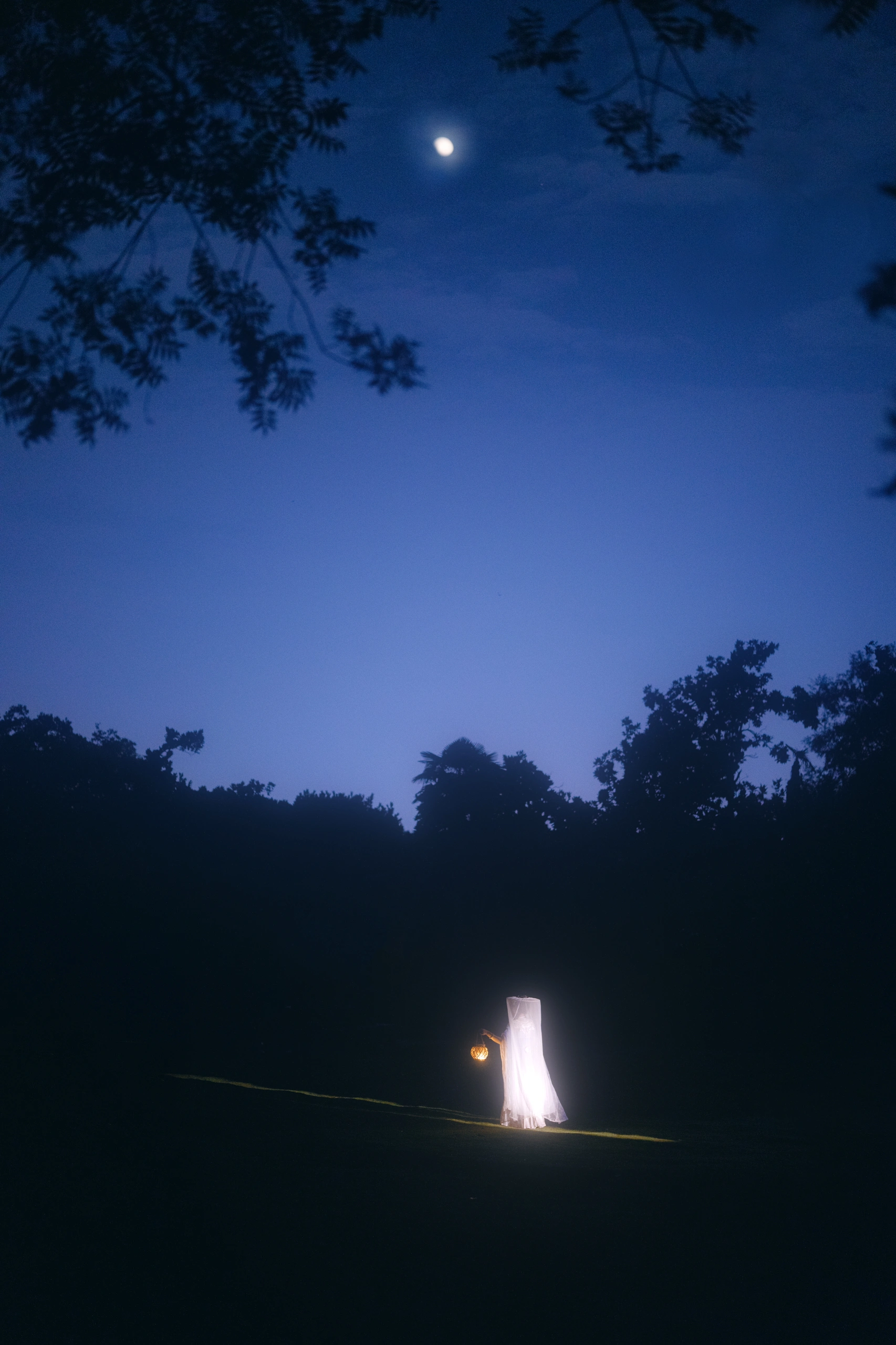 2.熟睡人妻的温柔梦境，深夜私语，月光下的静谧时光