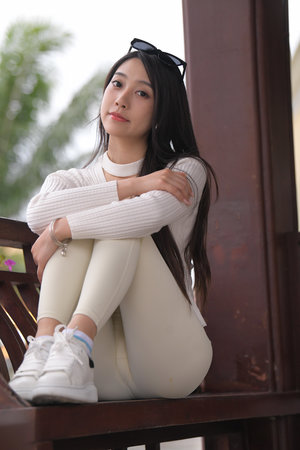婷婷丁香人妻精品区魅力绽放，温柔优雅，尽显成熟女性风采